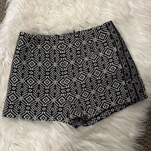 Black and white printed high waist shorts